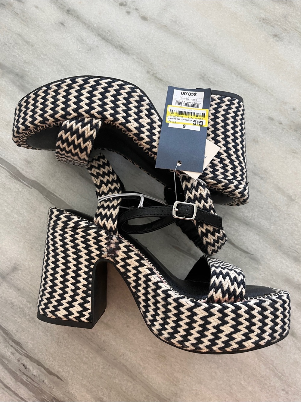 Universal Thread Platform Block Heel Sandal in Black & White Zigzag NWT - Picture 3 of 6